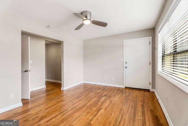 Foto del edificio - 818 Greenwood Ave NE