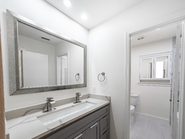 Foto del edificio - 2422 Cypress Dr