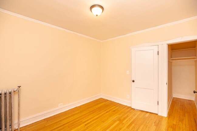 Building Photo - 2104 W Birchwood Ave