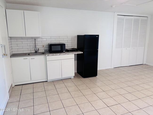 Foto del edificio - 8774 Country Creek Blvd