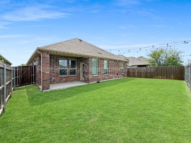 Building Photo - 2912 Log Cabin Dr