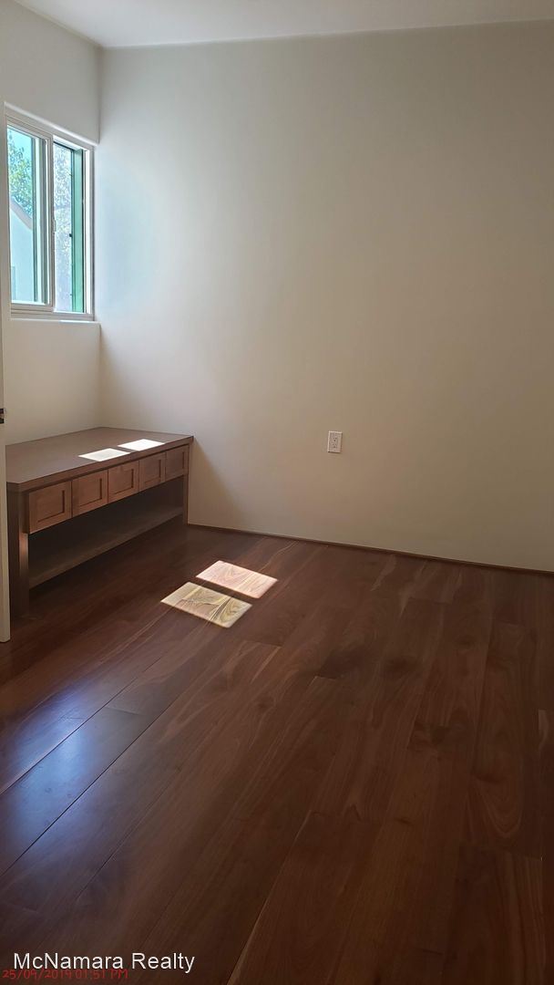 Building Photo - 4 br, 2.5 bath House - 2102 Loomis Street