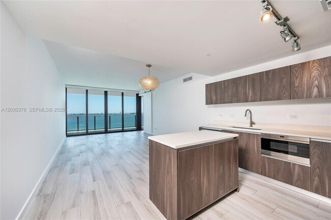 Foto del edificio - 3131 NE 7th Ave