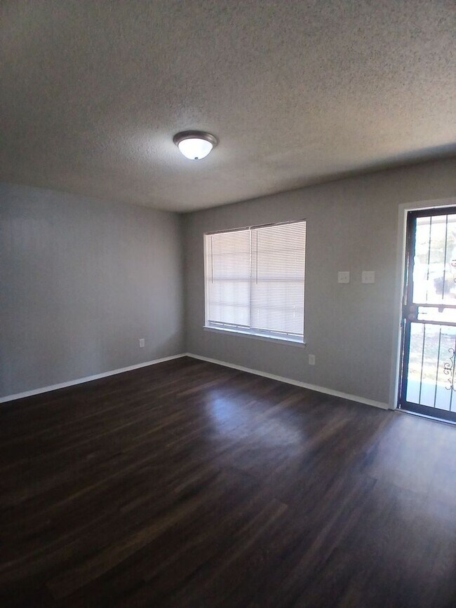 Foto del edificio - Cozy 3 bedroom 1 bath home - Open To Section 8 - $99 Move In Special