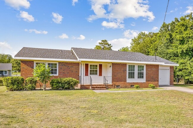 Building Photo - 4 bedroom 2 bathroom in mature neighborhood