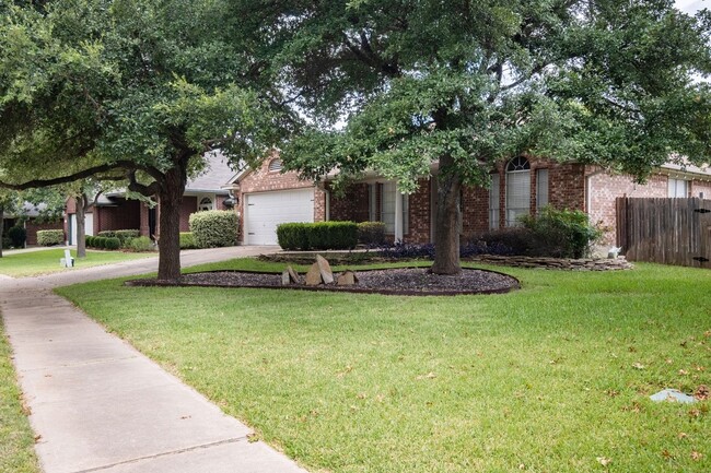 Building Photo - Charming Four-Bedroom Home in Prime Round ...