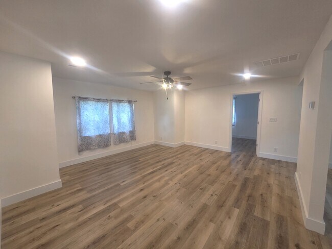 Foto del edificio - 2842 W Elm St