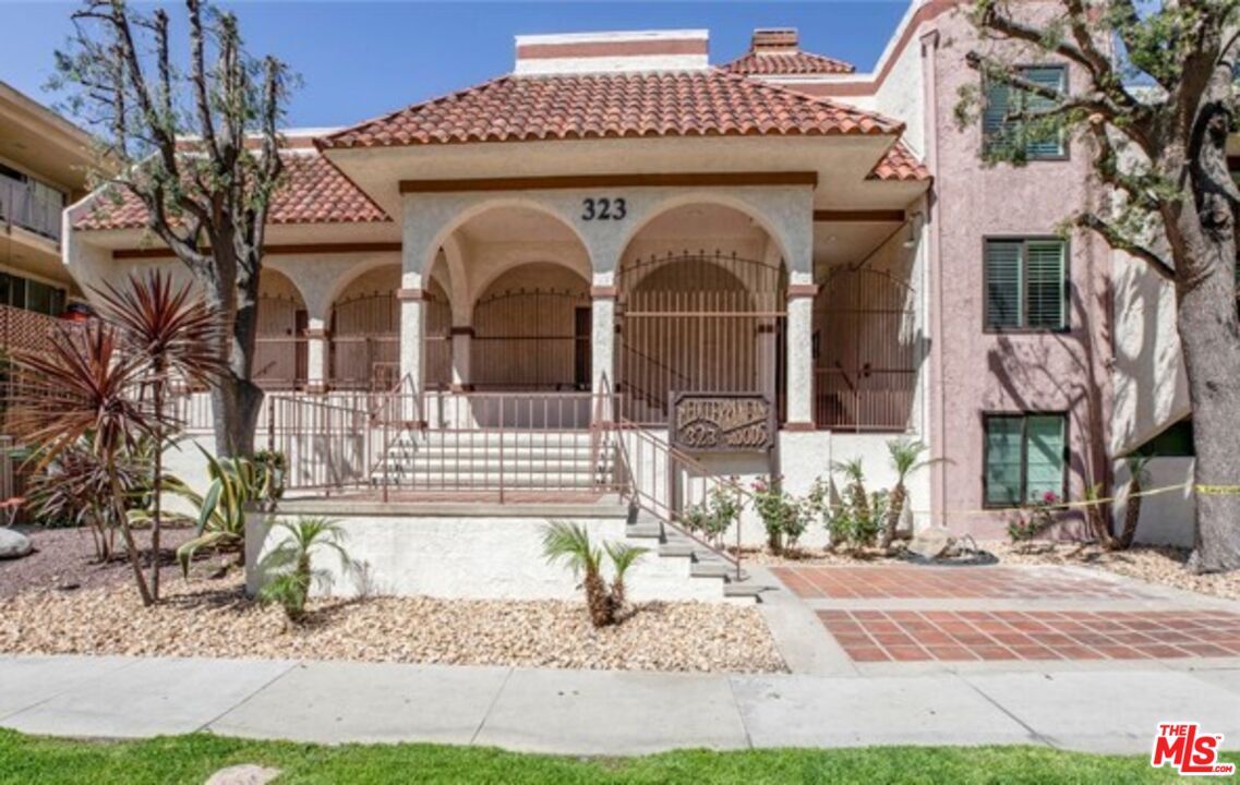 Foto principal - 323 N Jackson St