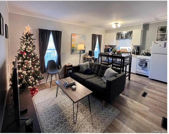 Building Photo - 280 Maple Ave