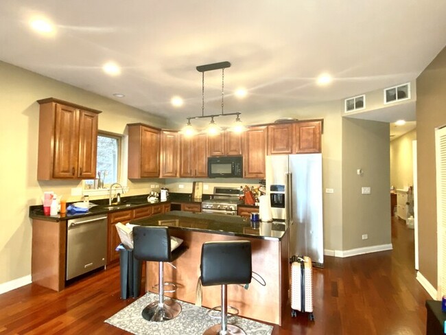 Foto del edificio - 2841 N Pulaski Rd