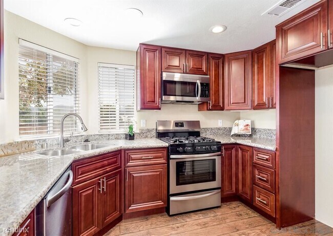 Foto del edificio - 2 br, 2 bath Condo - 12057 Calle De Montan...