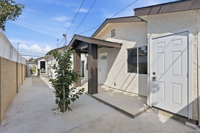 Building Photo - 4766 Palo Verde Ave