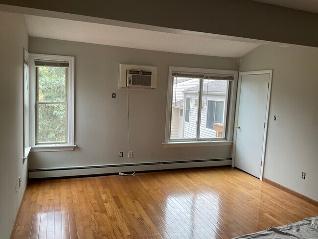 Foto del edificio - 157 Woodland Dr