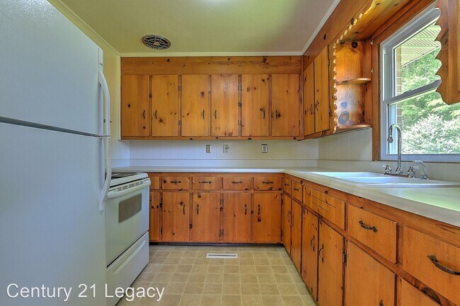 Building Photo - 2 br, 2 bath House - 1300 Sunset Drive