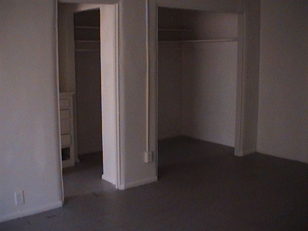 Building Photo - 901 N Arrowhead Ave