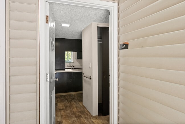 Building Photo - Capitol Club Apartments