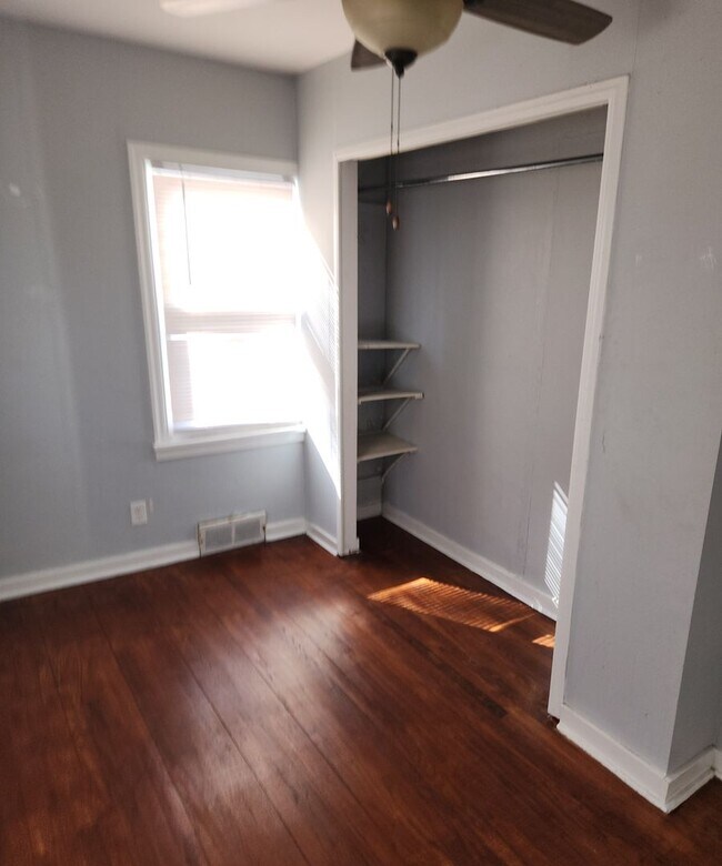 Building Photo - Beautiful 2 Bedroom 1 Bath