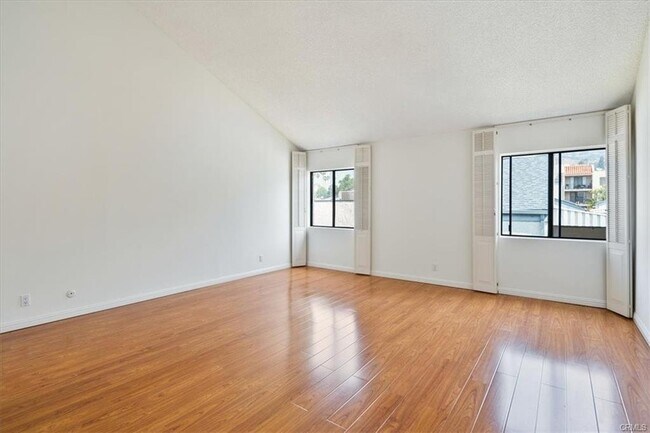 Foto del edificio - 1325 Valley View Rd