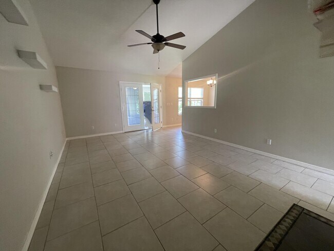 Foto del edificio - 728 Riva Ridge Dr