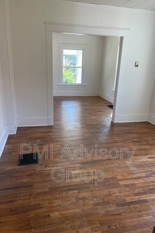 Building Photo - 1041 SW Plass Ave