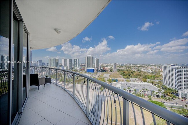 Foto del edificio - 1750 N Bayshore Dr