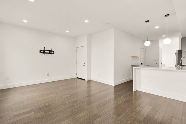Building Photo - Beautiful 2 Bed/2 Bath in Petworth