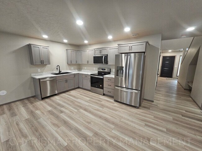 Foto del edificio - 712 E 6th St