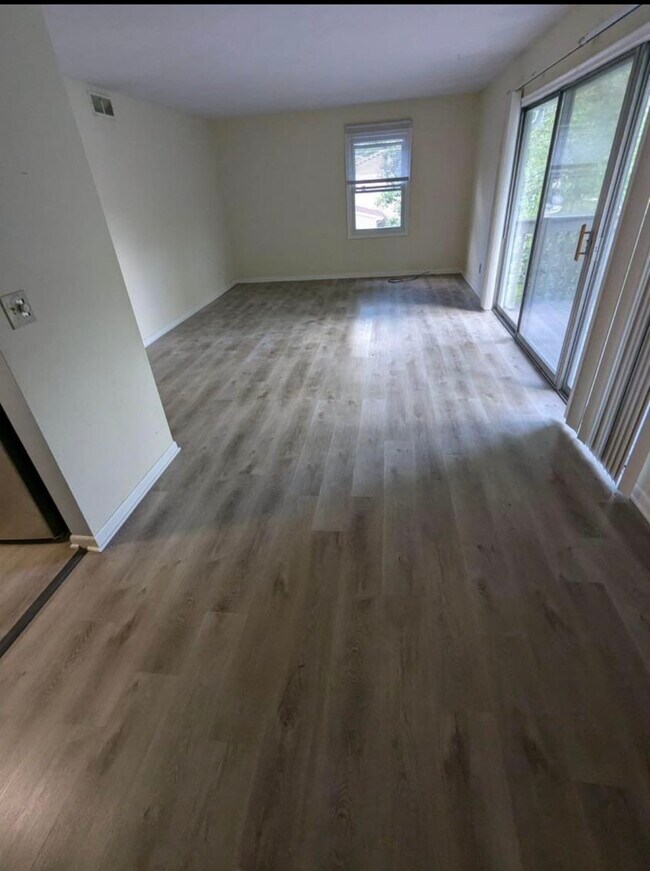 Foto del edificio - 6150 Birch Row Dr