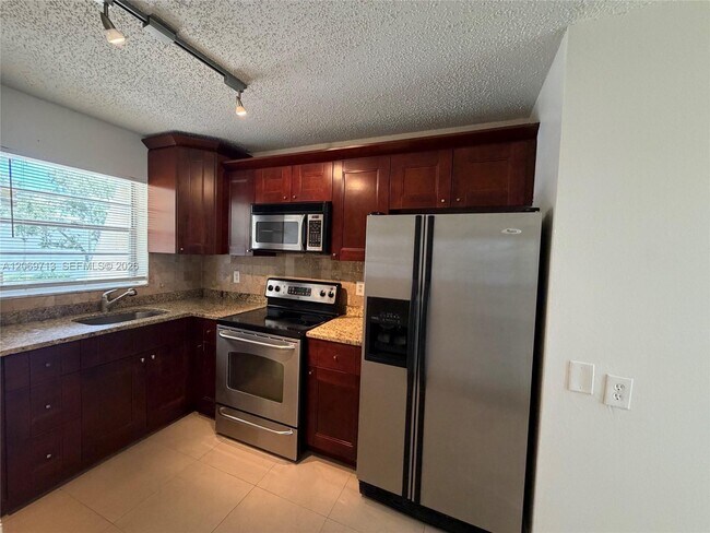 Building Photo - 432 Lakeside Dr