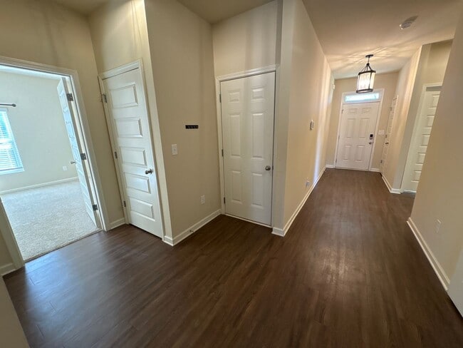 Building Photo - 3061 White Gate Lp