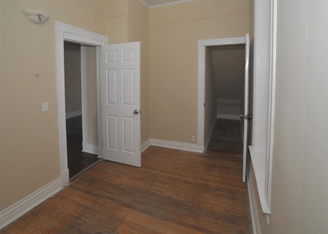 Building Photo - 435 3rd St