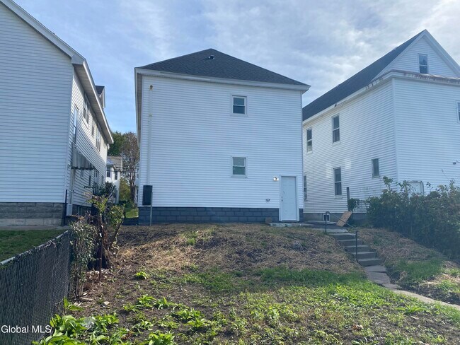 Foto del edificio - 1755 Avenue B