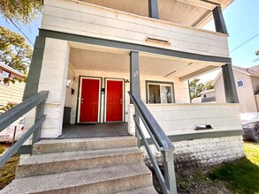 Building Photo - 39 Iona Ave