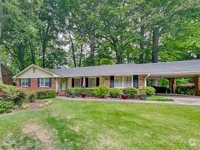 Building Photo - 1852 Gainsborough Dr