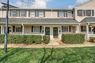 Building Photo - 1224 Green Oaks Ln