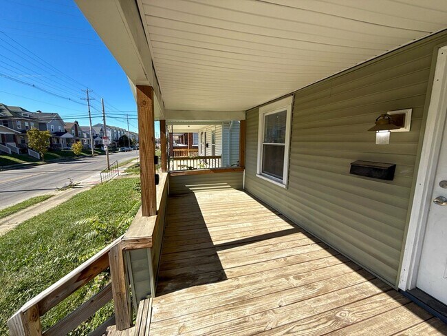 Foto del edificio - Elegant 3-Bedroom Home with Designer Finishes & Private Backyard!