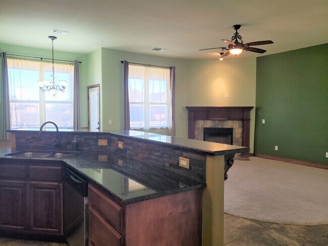 Foto del edificio - 329 Madison Pl Dr