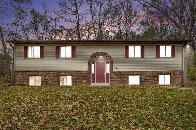Building Photo - $1049 Renovated 2 bedroom 1 bathroom apartment with wooded views and patio