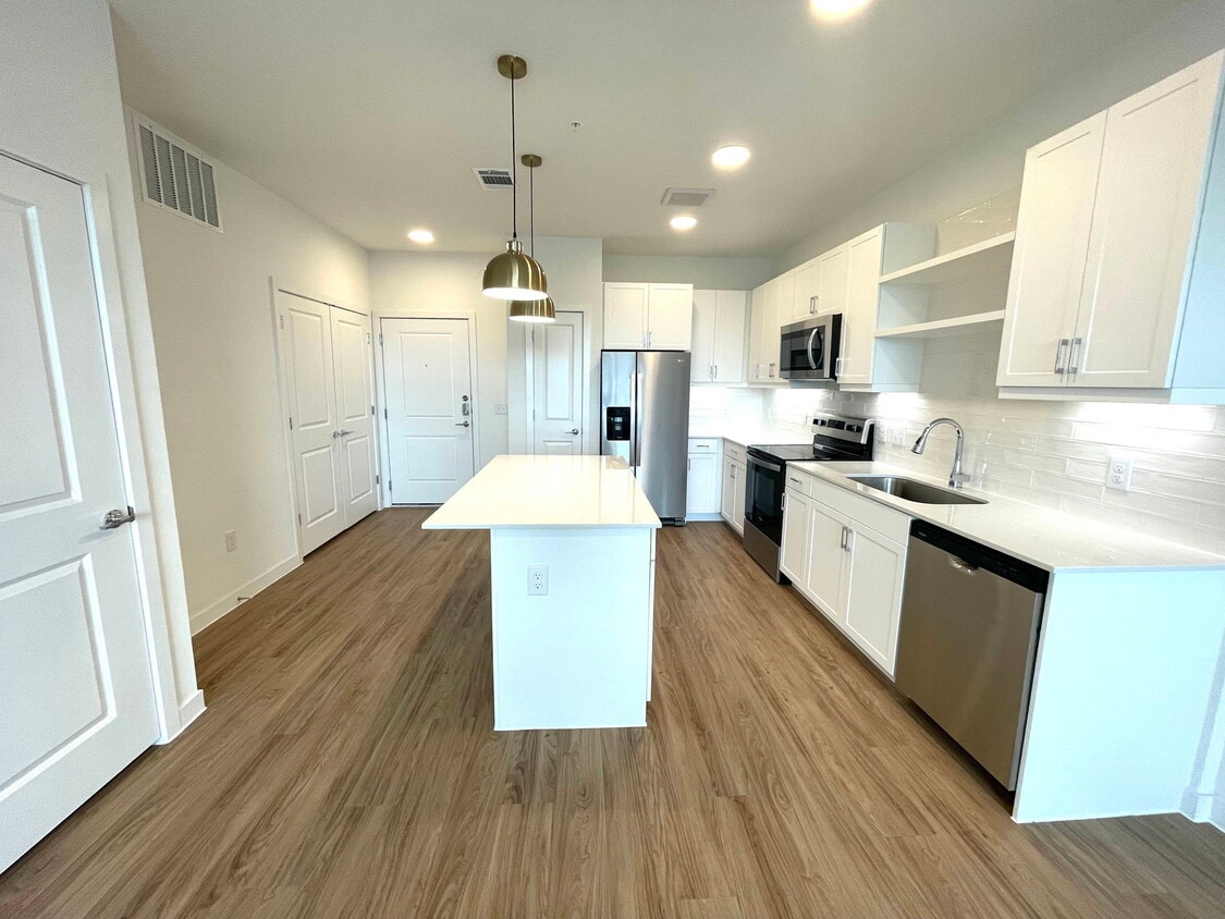 Foto principal - 1101 Abbeyglen Castle Dr