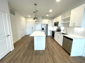 Building Photo - 1101 Abbeyglen Castle Dr