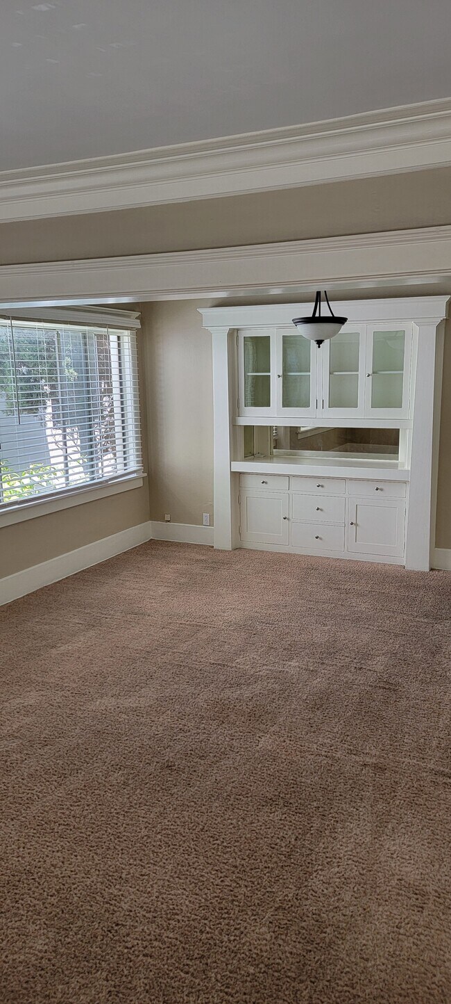 Comedor - 6 Esperanza Ave