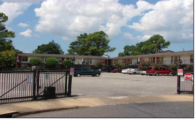 Building Photo - Maureen Manor Apartments