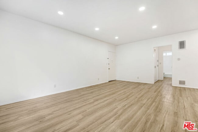 Foto del edificio - 1426 Cochran Ave