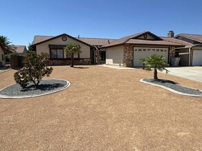 Building Photo - 13635 Elm St