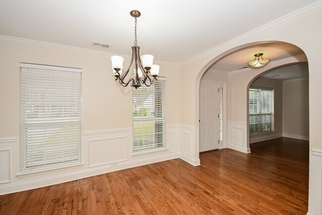 Building Photo - 227 Woodcreek Way