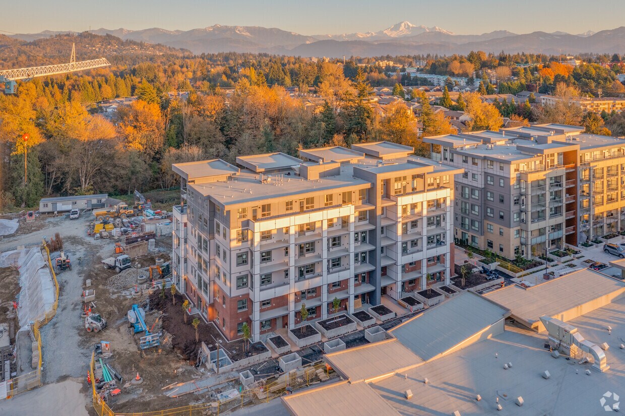 Photo du bâtiment - North & South Village Suites Apartments
