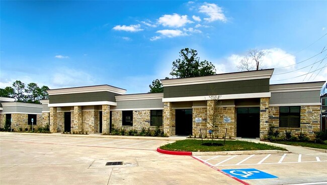 Building Photo - 633 E Fernhurst Dr