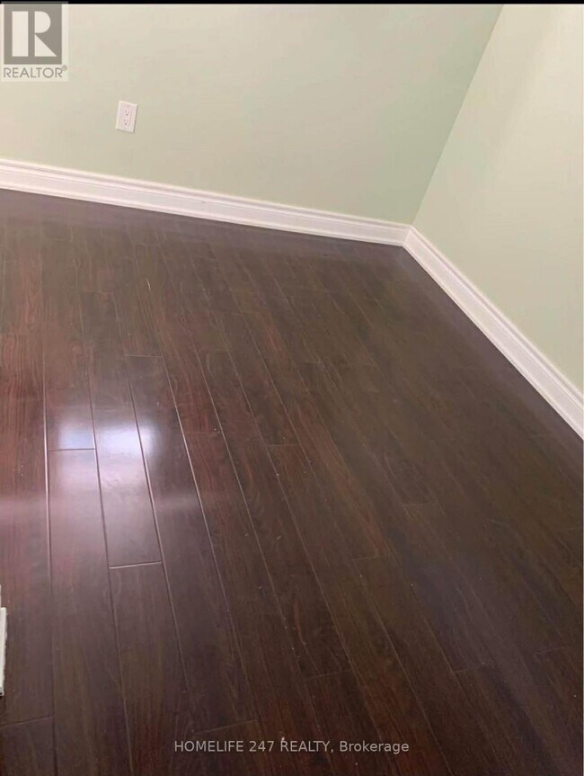 Photo du bâtiment - 954 Midland Ave