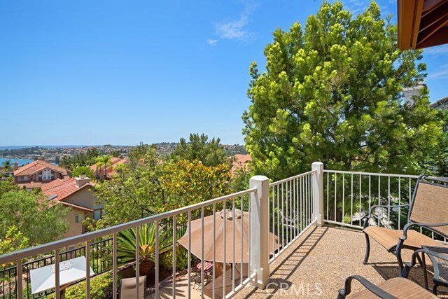 Foto del edificio - 22451 Birchcrest