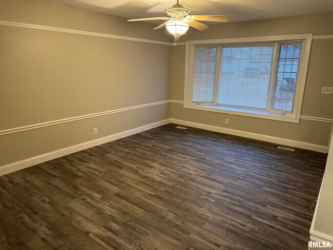 Foto del edificio - 1868 Kings Dr